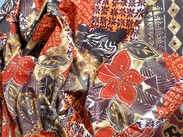 Blusen und Ketten – Blouses and&nbsp;Necklaces