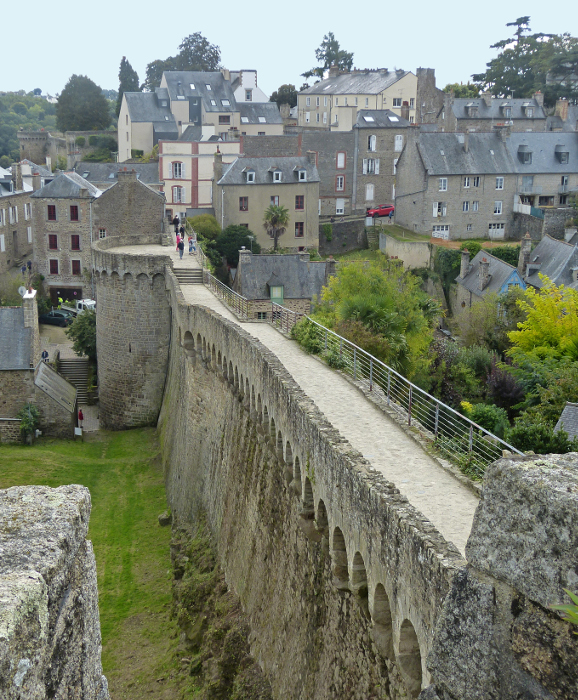 Dinan17