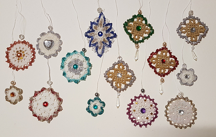 Anleitung: Weihnachtliche Spitzenanhänger – Tutorial: Lace For Christmas&nbsp;Ornaments