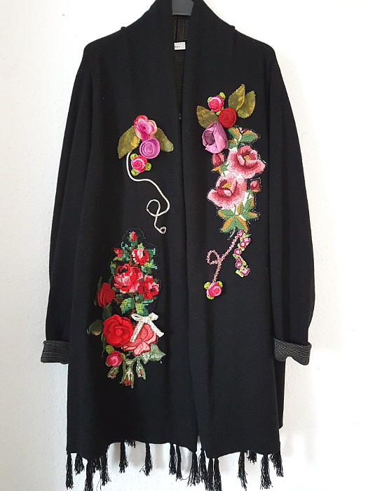 Rosentraum: eine verzierte Strickjacke – Dream Of Roses: An Embellished&nbsp;Cardigan