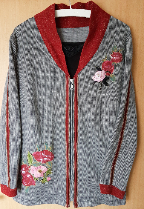 Modisch aktuell: Anzug mit Zierstreifen – Very Fashionable: Suit with&nbsp;Stripes